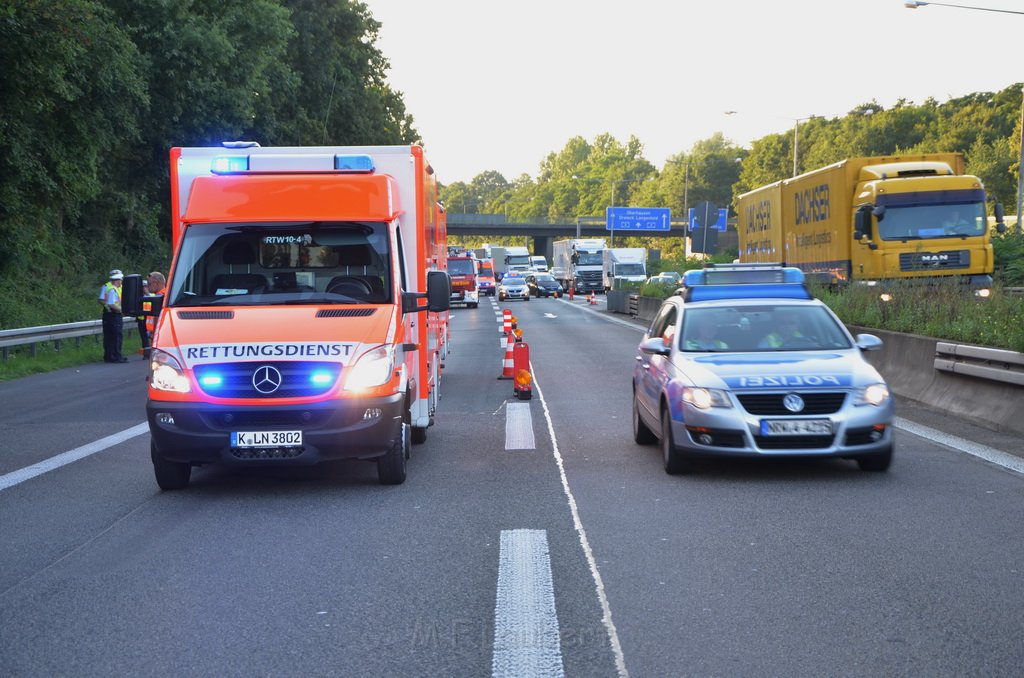 Einsatz BF Koeln Klimaanlage Reisebus defekt A 3 Rich Koeln hoehe Leverkusen P114.JPG